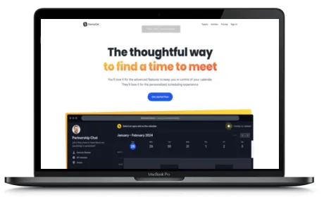 SavvyCal website displayed on a Macbook